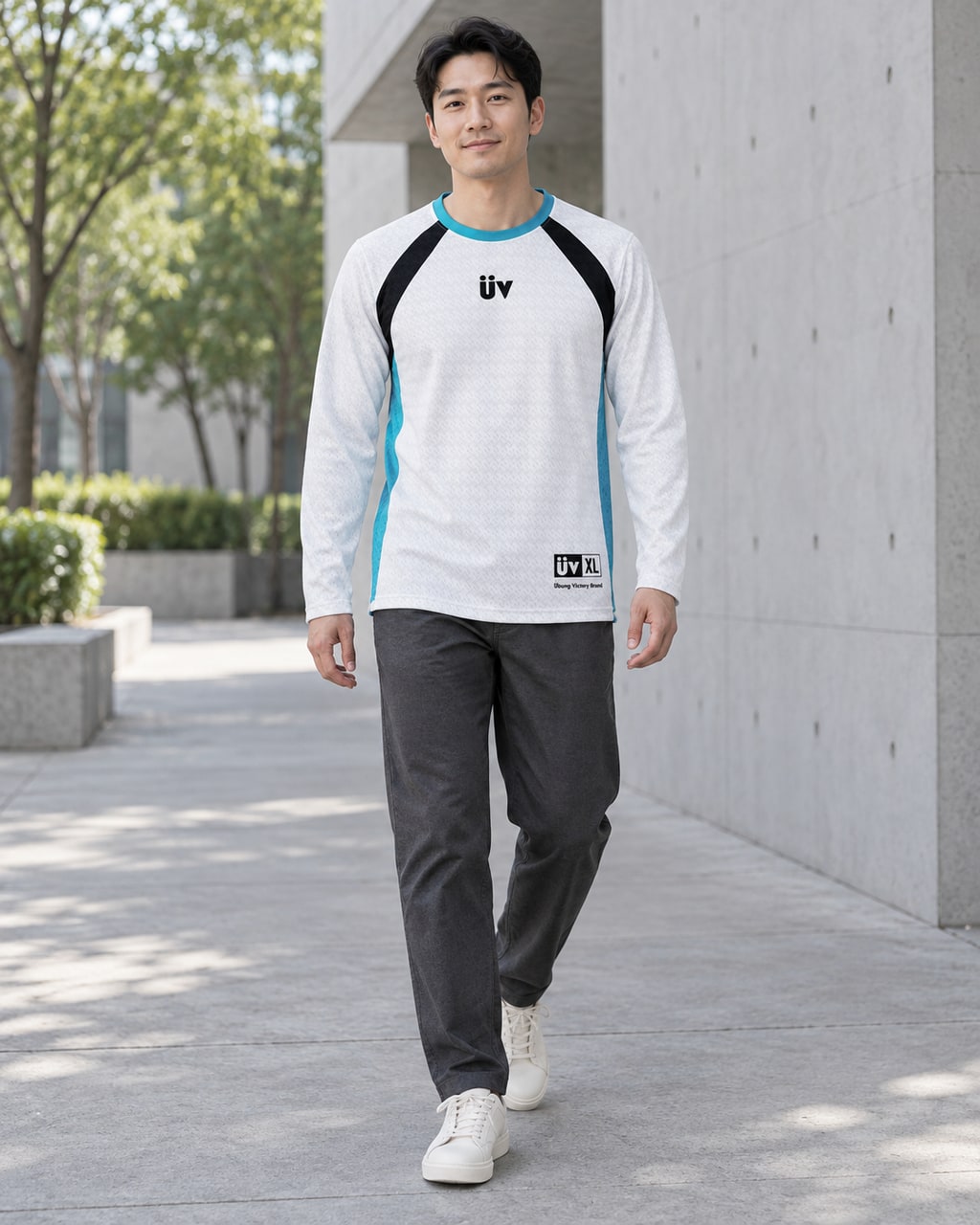 ÜV 白黑青色拼接长袖搭配深色长裤的户外日常穿搭